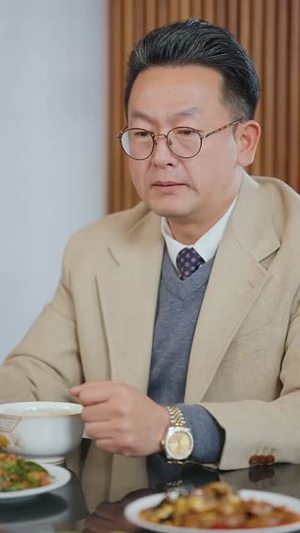 （蛇来运转之团团圆圆60集）短剧全集解锁，精彩不停歇封面图