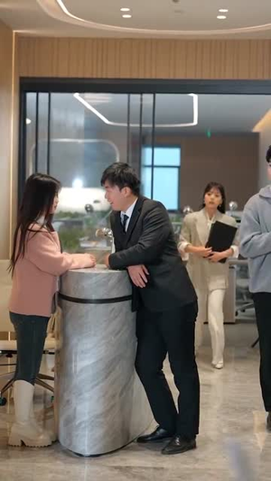 （乌龙升职法则45集）全集短剧手机便捷观看封面图