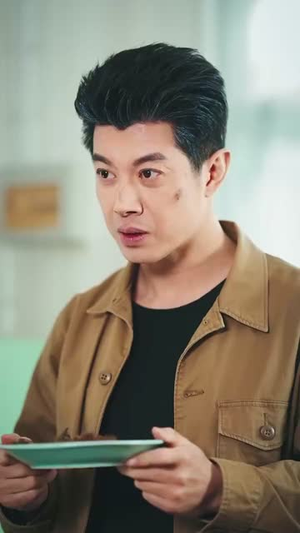 （初恋重逢与白月光谈一场黄昏恋80集）全集短剧PC端高清大屏看封面图