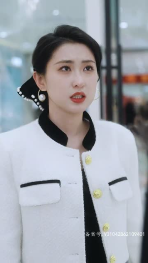 （离婚后，夫人成了千亿大佬100集）免费短剧一键解锁全剧情封面图