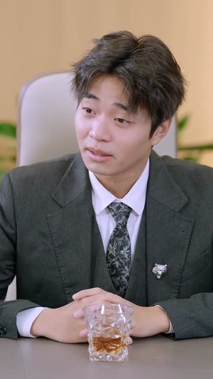 （战狼之父亲归来99集）全集高清短剧在线观看封面图