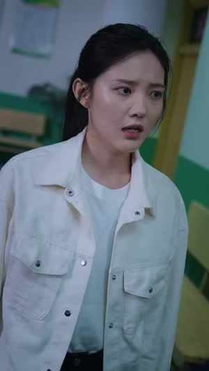 （无上荣光34集）全屏短剧流畅播放不卡顿封面图