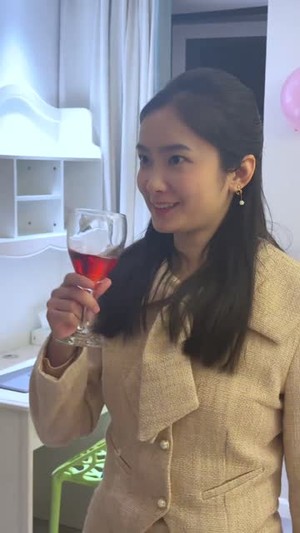 （暮年回首爱又生60集）热门短剧平台全集任意看封面图