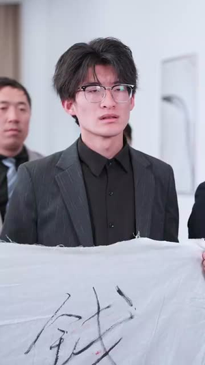 （假装上班逆袭攻略51集）限时免费短剧，逆袭攻略全集畅享封面图