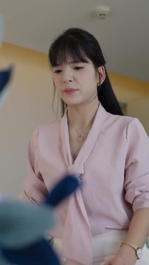 （妹妹的名媛人设绷不住了54集）热门短剧平台独家播放封面图