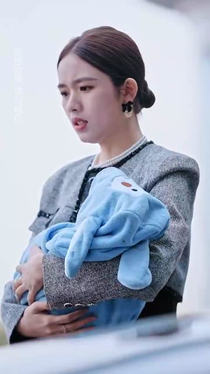 （妈妈开门我带心声救全家70集）全集短剧免费观看不卡顿封面图