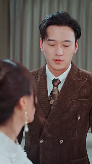 （焚尽旧梦燃星火71集）热门短剧流畅播放无广告封面图