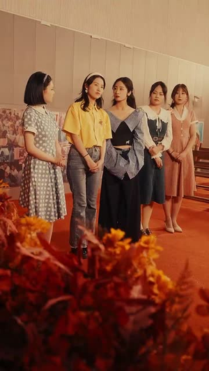 （重生八零，歌后变肥妻70集）短剧全集免费看不停封面图